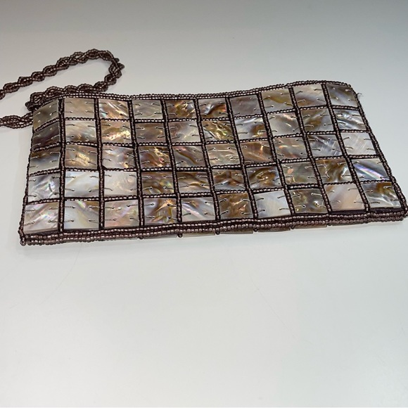 Wristlet clutch purse - Mother of Pearls - Handmade - Hawaii - Picture 4 of 5